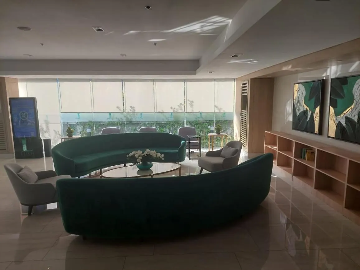 2 Double Beds With Balcony Apartment Manila