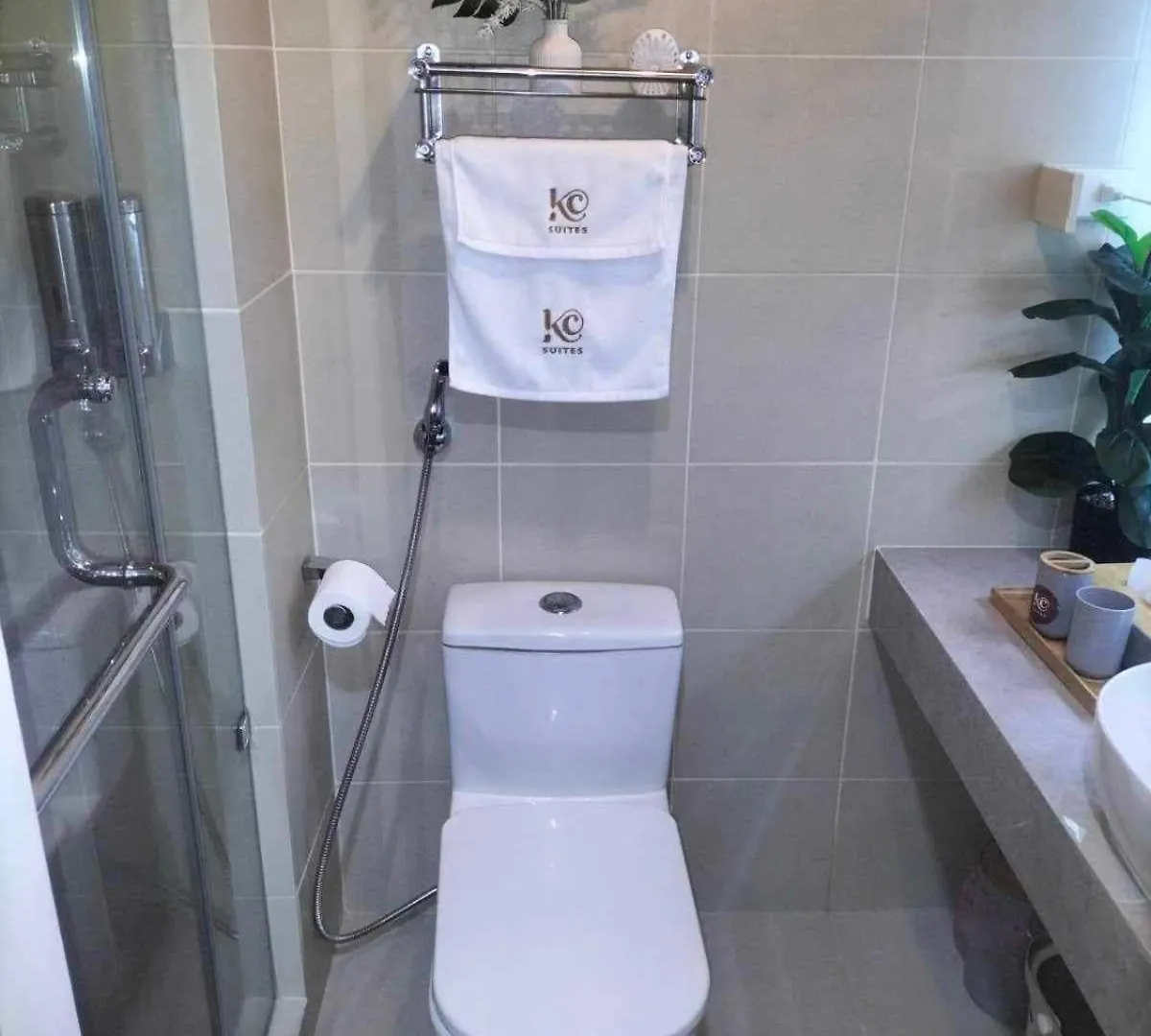 2 Double Beds With Balcony Apartment Manila