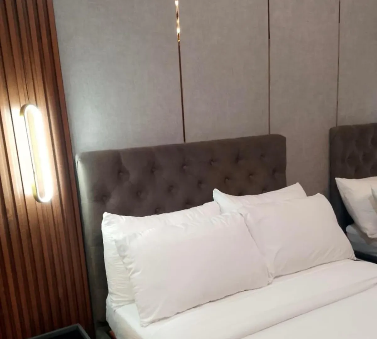 2 Double Beds With Balcony Apartment Manila