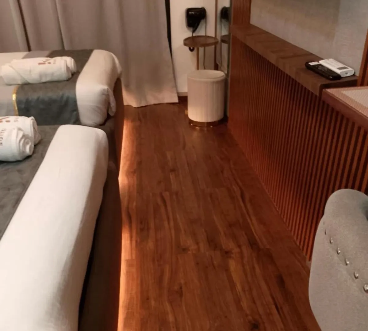 2 Double Beds With Balcony Apartment Manila Philippines