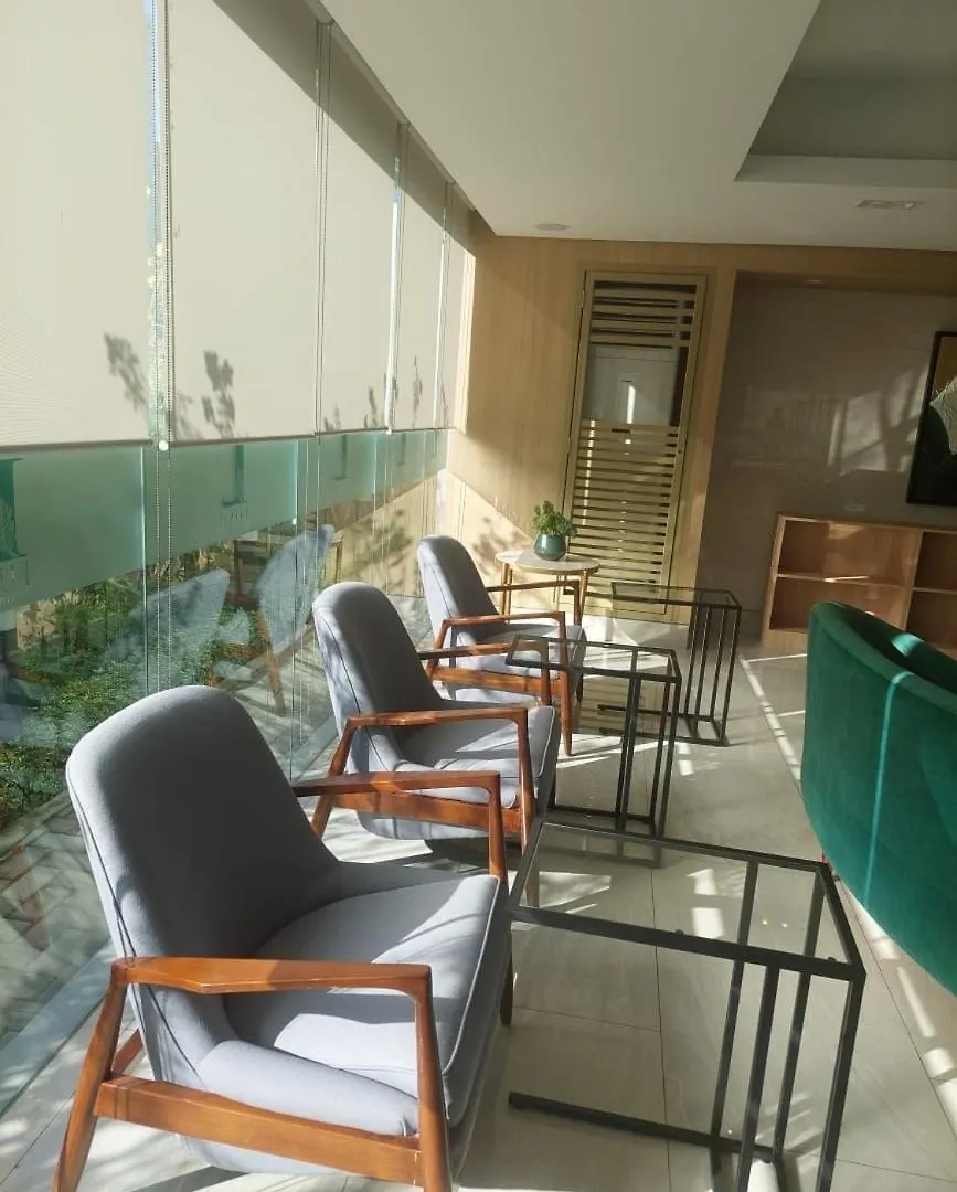 2 Double Beds With Balcony Apartment Manila