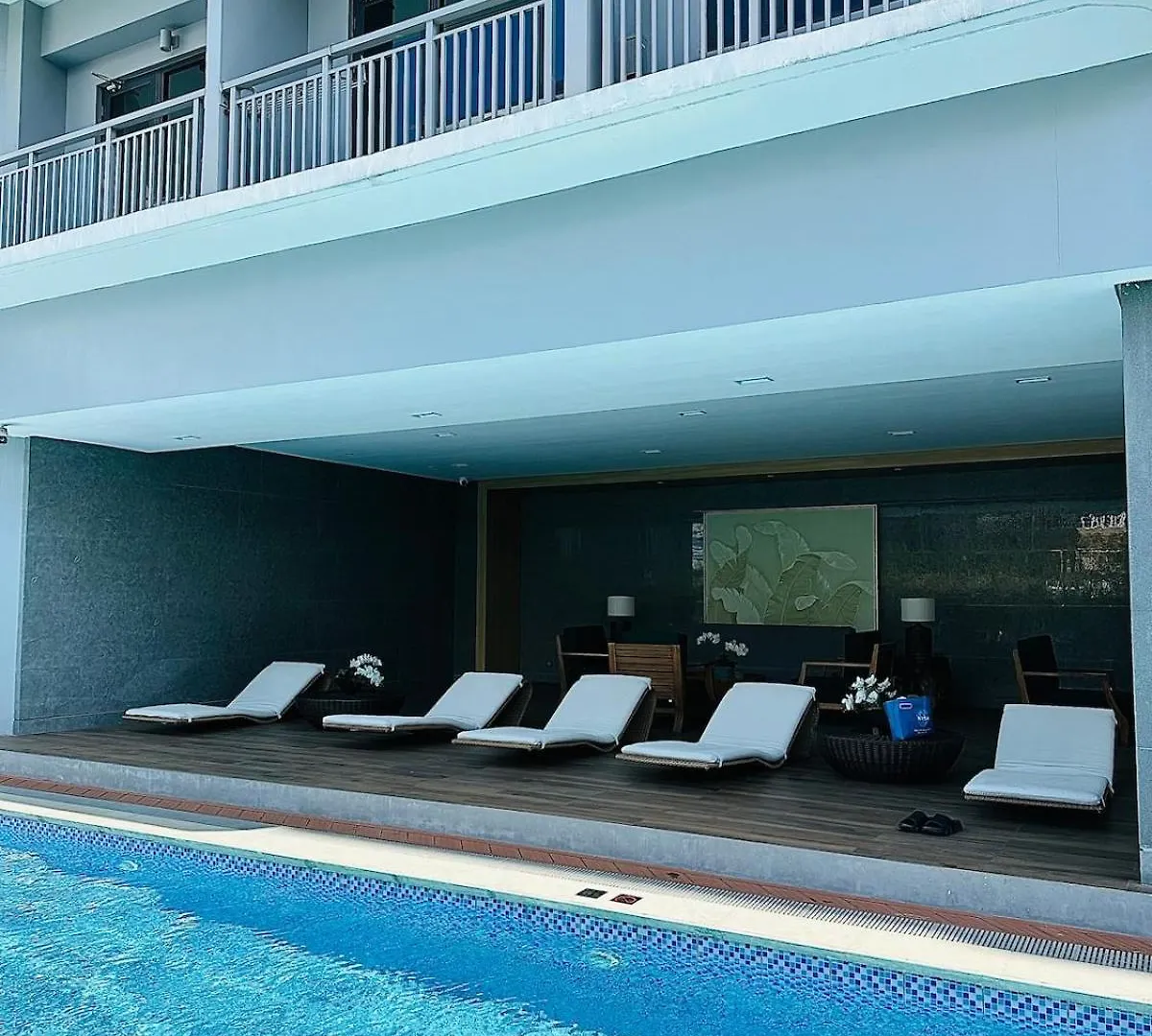 2 Double Beds With Balcony Apartment Manila