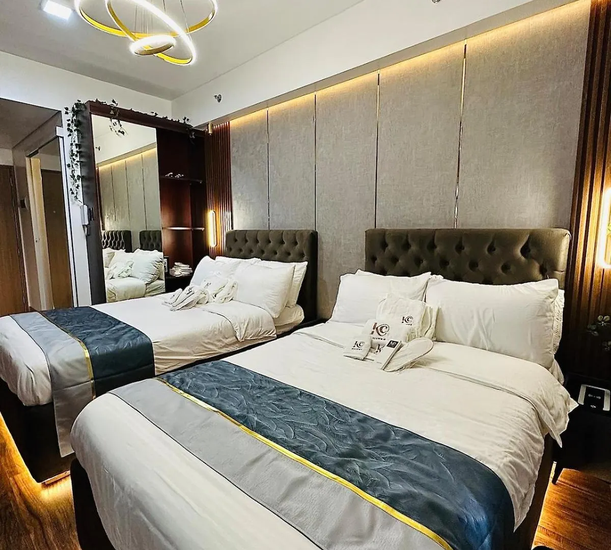 2 Double Beds With Balcony Apartment Manila