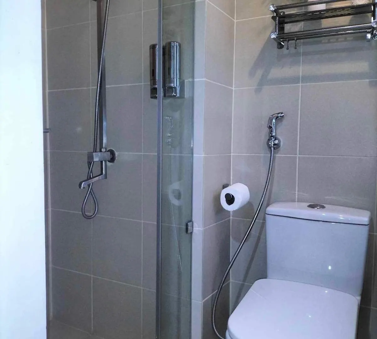 2 Double Beds With Balcony Apartment Manila