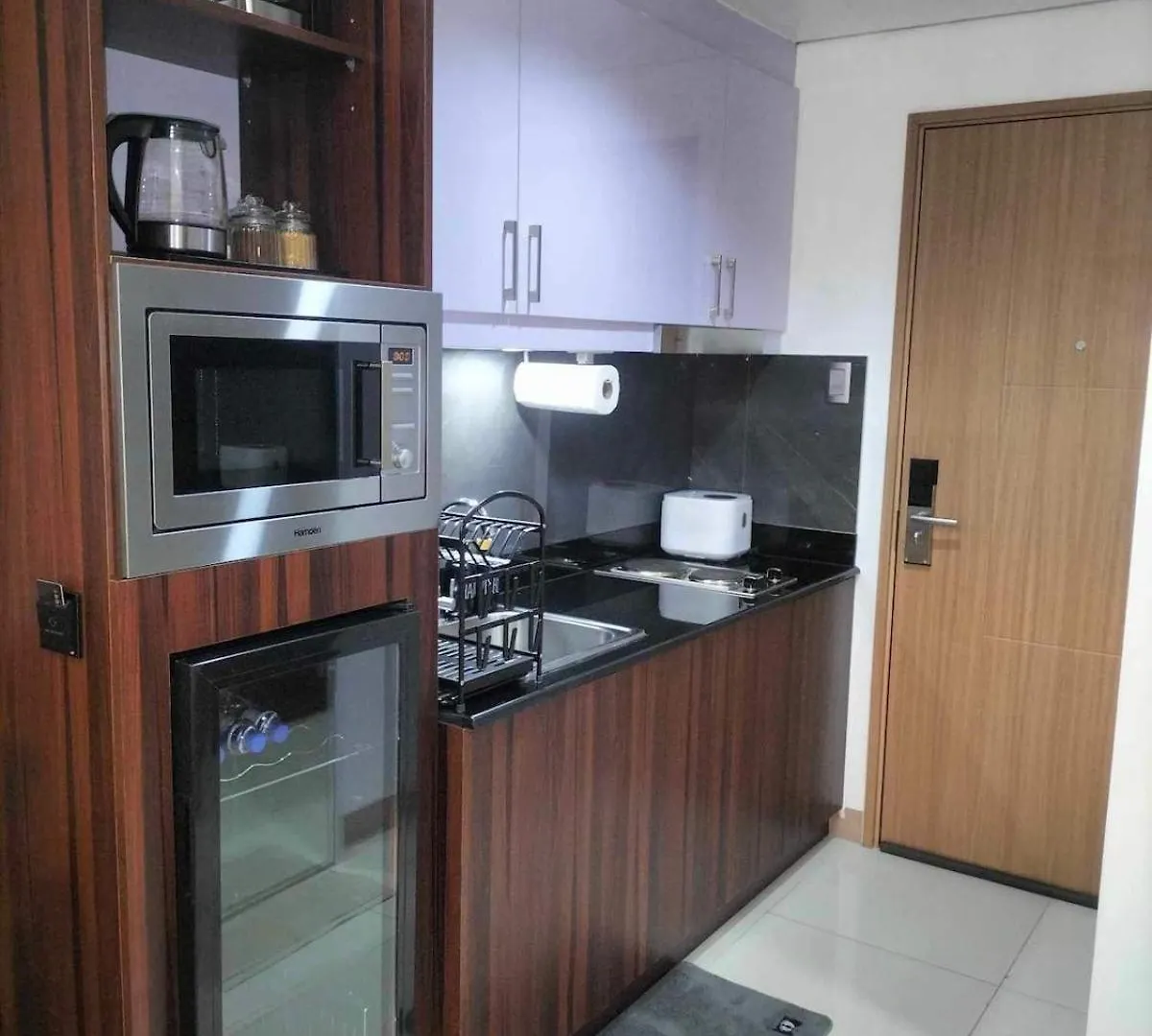 2 Double Beds With Balcony Apartment Manila