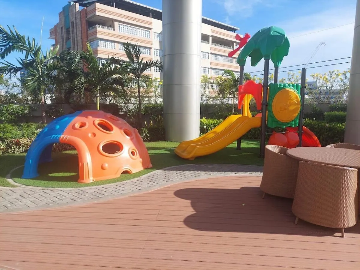 2 Double Beds With Balcony Apartamento Manila